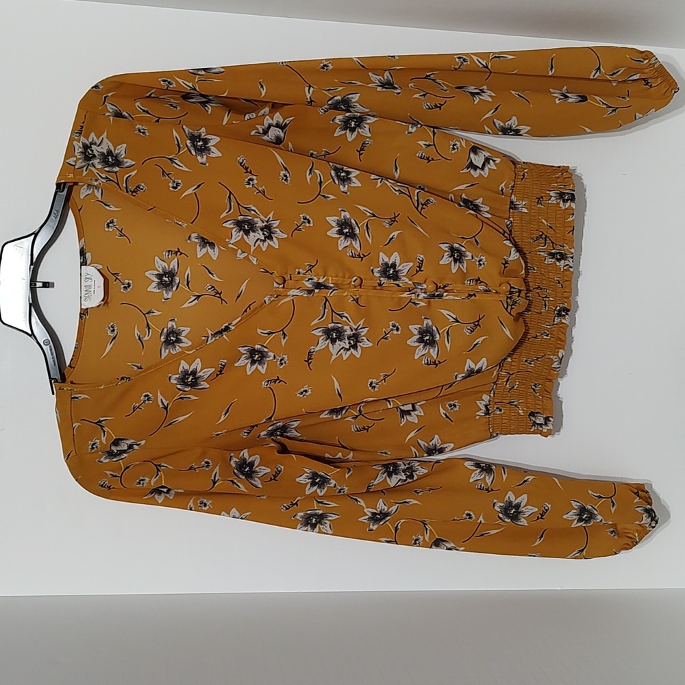 Sienna Sky Harvest Yellow V Neck w/ Gray Floral Design and Elastic Waist  Small